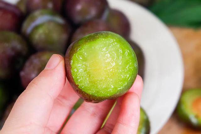 它被称为神仙果肉脆汁浓鲜嫩咬一口酸甜销魂的滋味