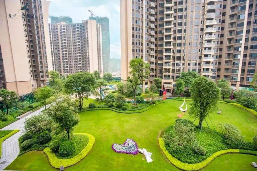 区域快线肇庆龙光玖龙湖物业服务中心正式入驻开启美好生活序幕