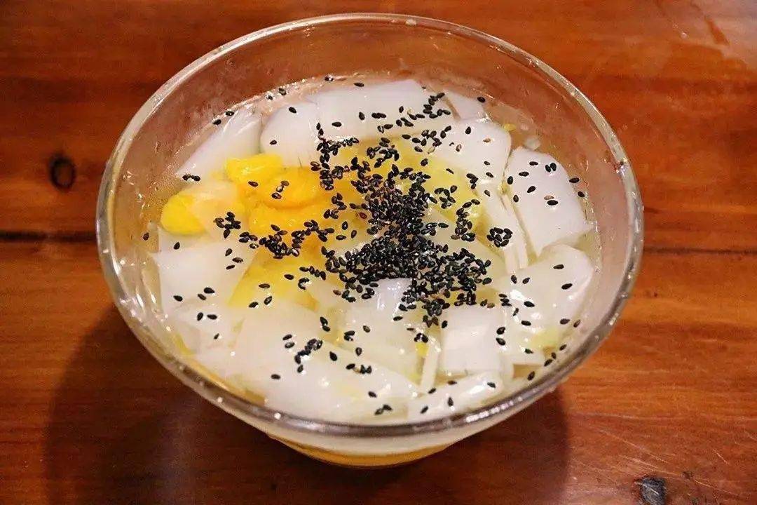 盛夏白瓷梅子湯 碎冰碰壁叮噹響,溫州消暑美食你吃過幾樣?