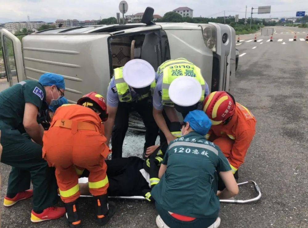 南乐县组织开展道路交通事故四位一体联动应急救援演练