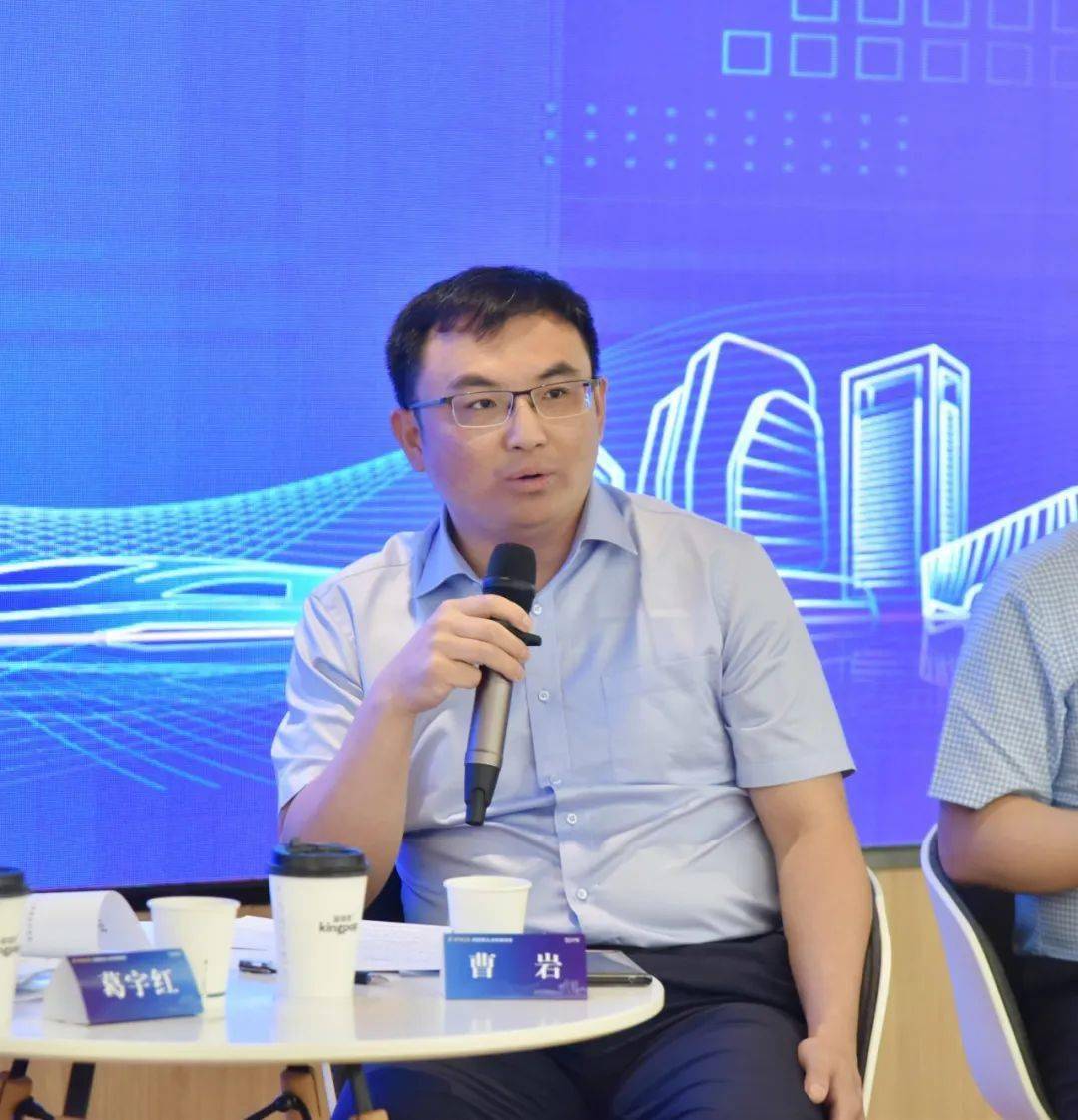 曹岩表示,相城区的人才工作将向"产才共兴"的方向不断努力,衷心希望