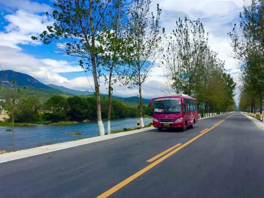 惊艳英山首条彩色公路亮相高颜值就在