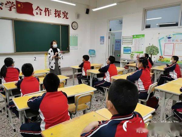 小班化上课错峰上下学丨香坊区小学毕业年级学生返校上课