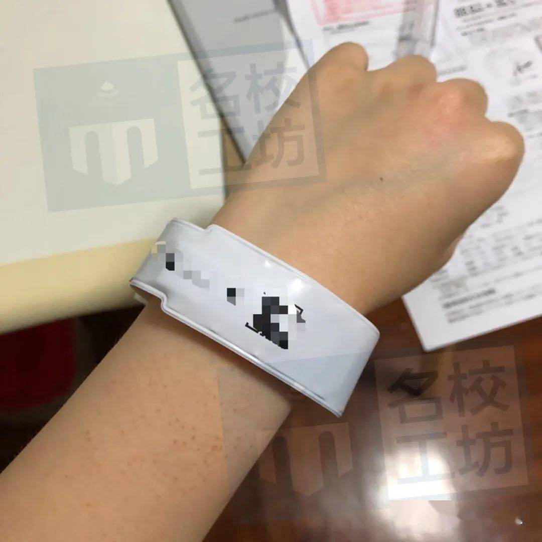 ( app是这个)  3  安装完手环之后,你就可以去过香港关了(是的你每创