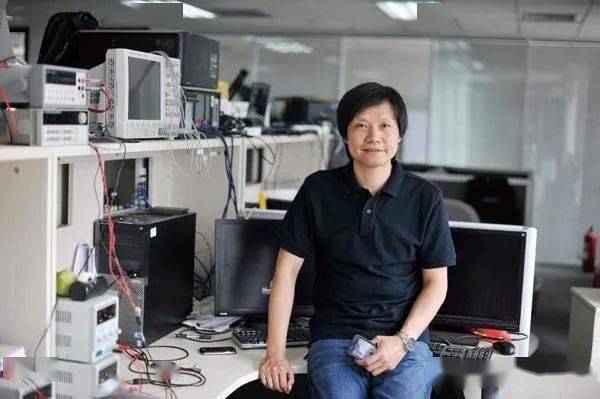 雷军,扎克伯格,Linus 等巨佬的办公桌-搜狐大视野-搜狐新闻