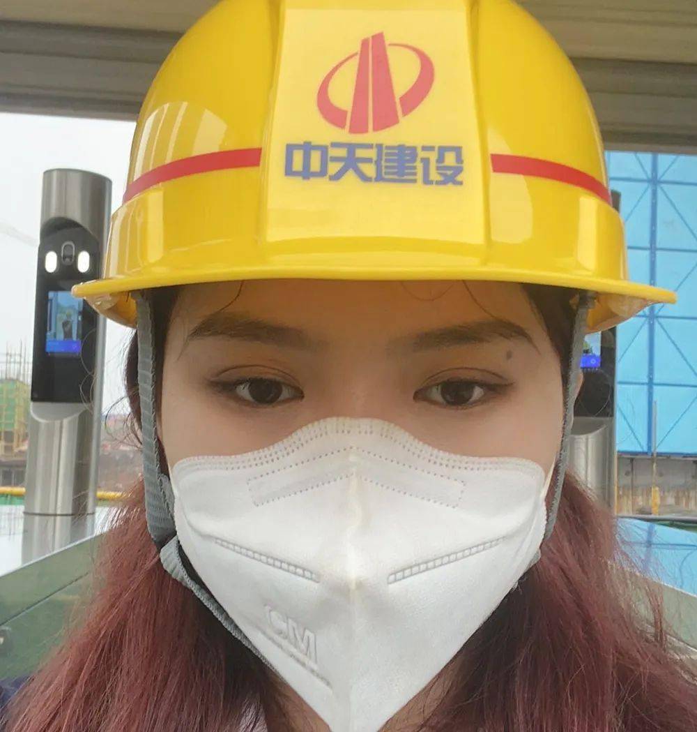 父亲经常打电话要求我在工地注意安全,做事要认真,用心做事,只有勤奋