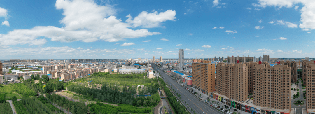 伴着炙热的朝阳 夏日已至 经过昨夜的狂风骤雨 今日的白城 文明城市的