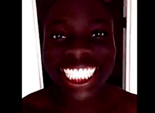 黑人露牙齿笑的照片图片