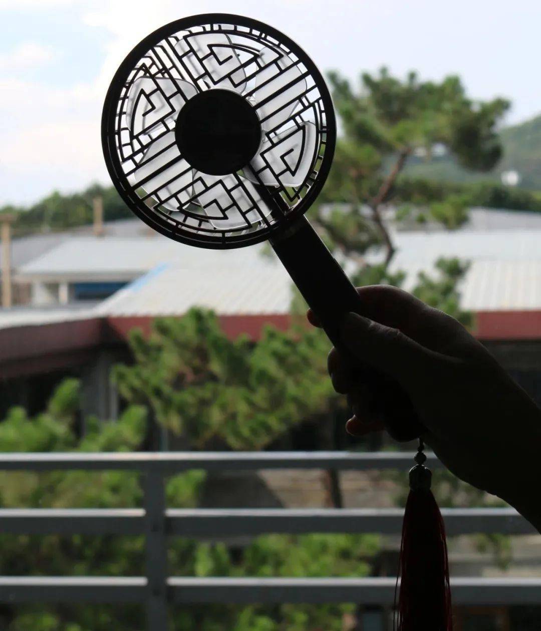 一眼心动的国潮设计,以古代团扇为灵感,结合当下手持小风扇的使用场景