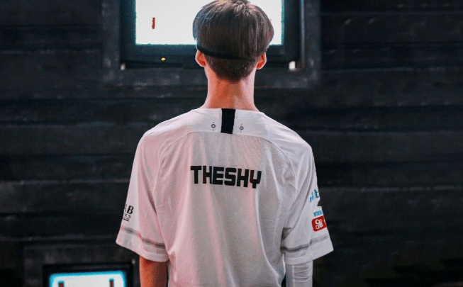 theshy三局打出5-15,观众在骂,而阿布却说:theshy让edg很难受_rookie