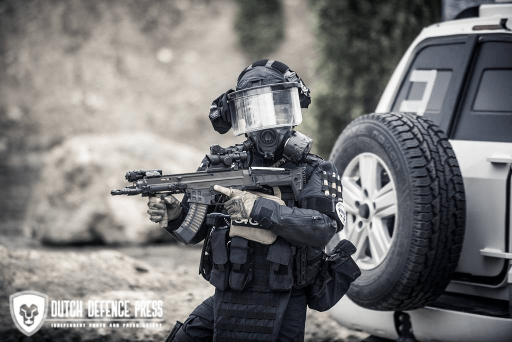 2018年法国防务展上展出的gign宣传画