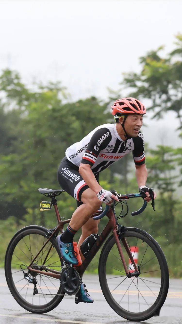 太嗨了激情热血的自行车骑行大赛来袭燃爆京山