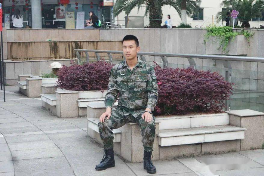 许宜恒在磨练中成长从绿色军营到水木清华