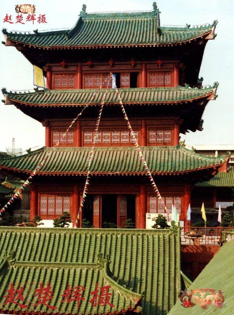 19,江渎宫中天问阁20,天问阁屈原塑相21,屈原像下棕叶飘香.