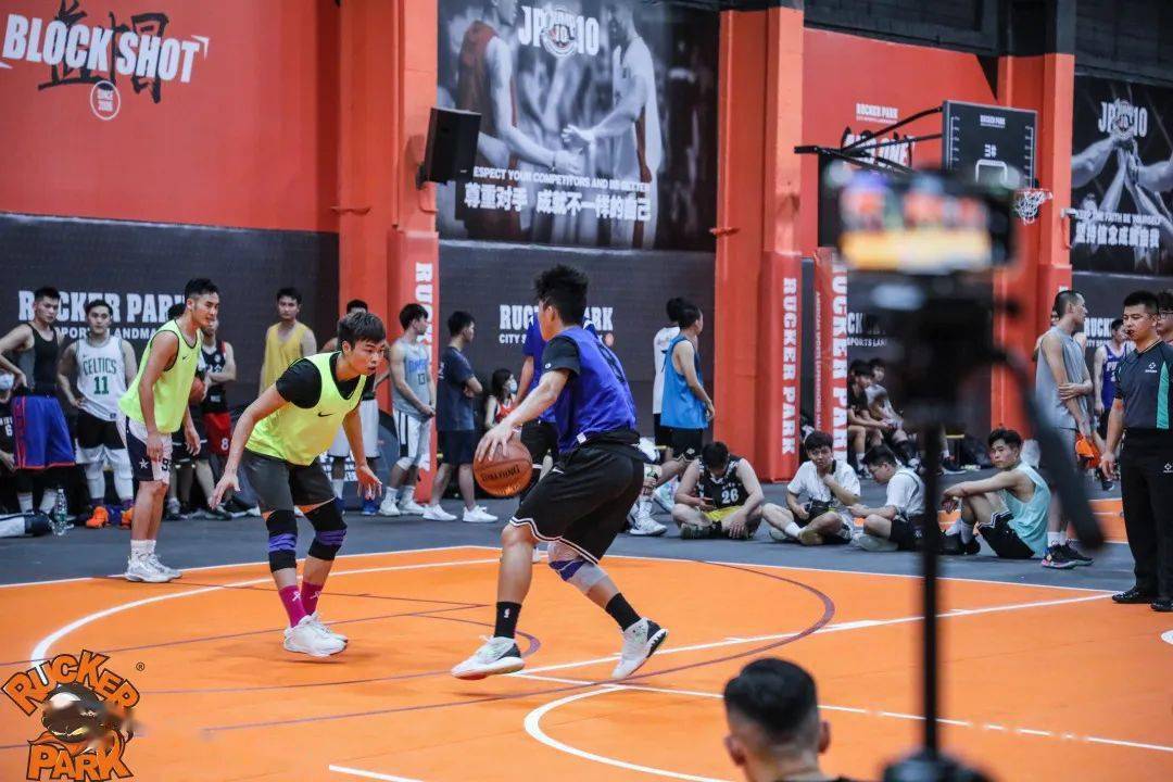 现场各种球技battle你来我往