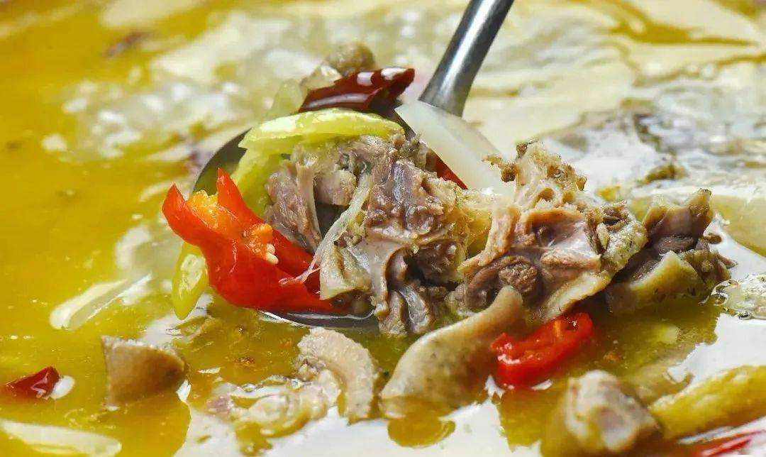 找到了!峨眉这家私藏的酸汤鸭,我竟然把汤都喝干净了