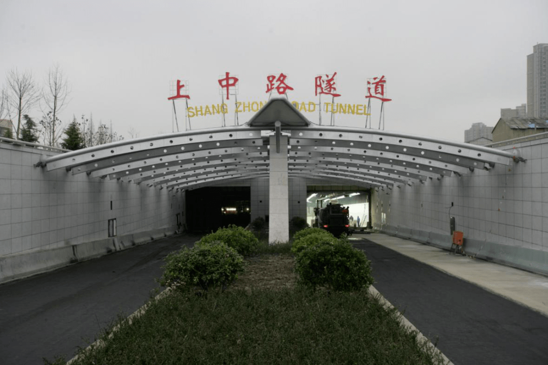 上中路越江隧道2005年12月,翔殷路隧道通车.
