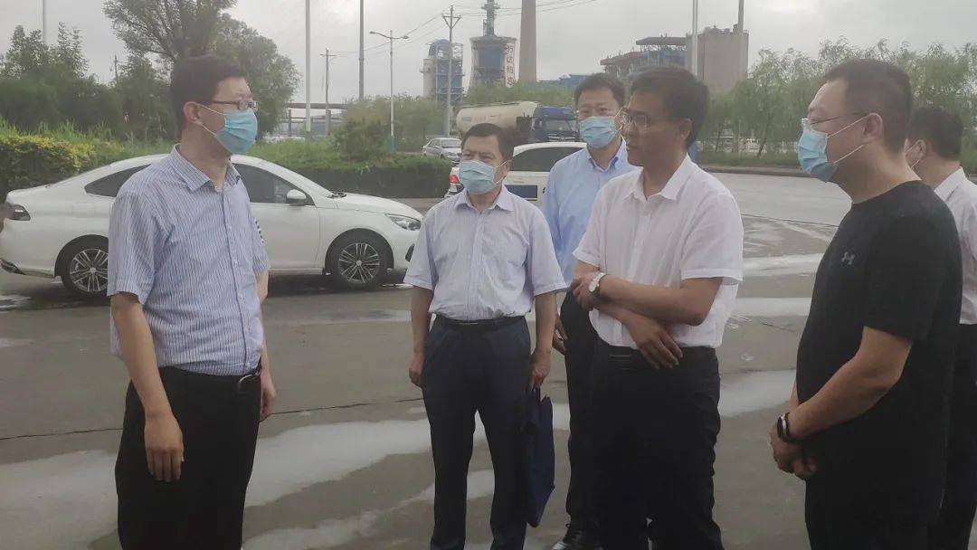 陈步先一行听取了企业疫情防控及安全生产工作汇报,重点了解了当前