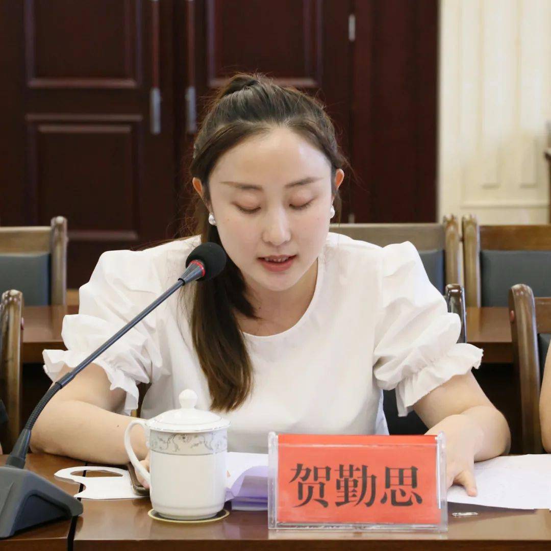 俞秉兰同志对沿滩区"一站两联"工作表示肯定,并对发言青年的建议一一