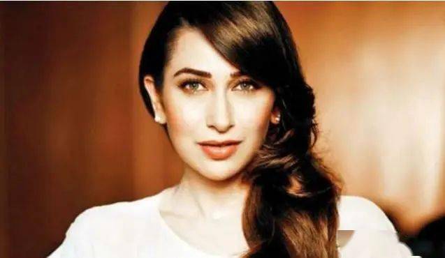 卡瑞诗玛·卡普尔谈到挑选电影明星,导演大卫·达万去年在接受《孟买