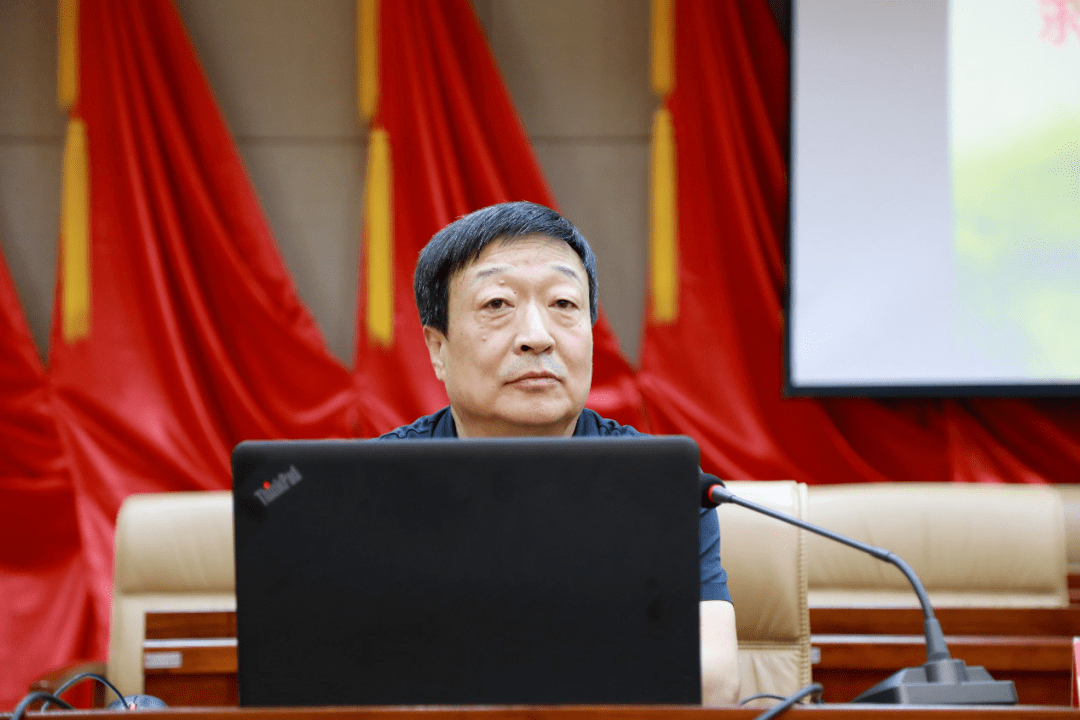 典型案例剖析报告,并特邀市委第十巡察组组长侯志刚同志作《不忘初心