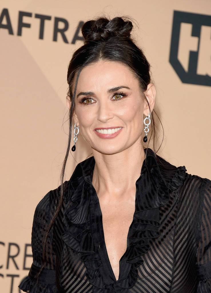 黛米摩尔将出演惊悚片鸣禽迈克尔贝制作