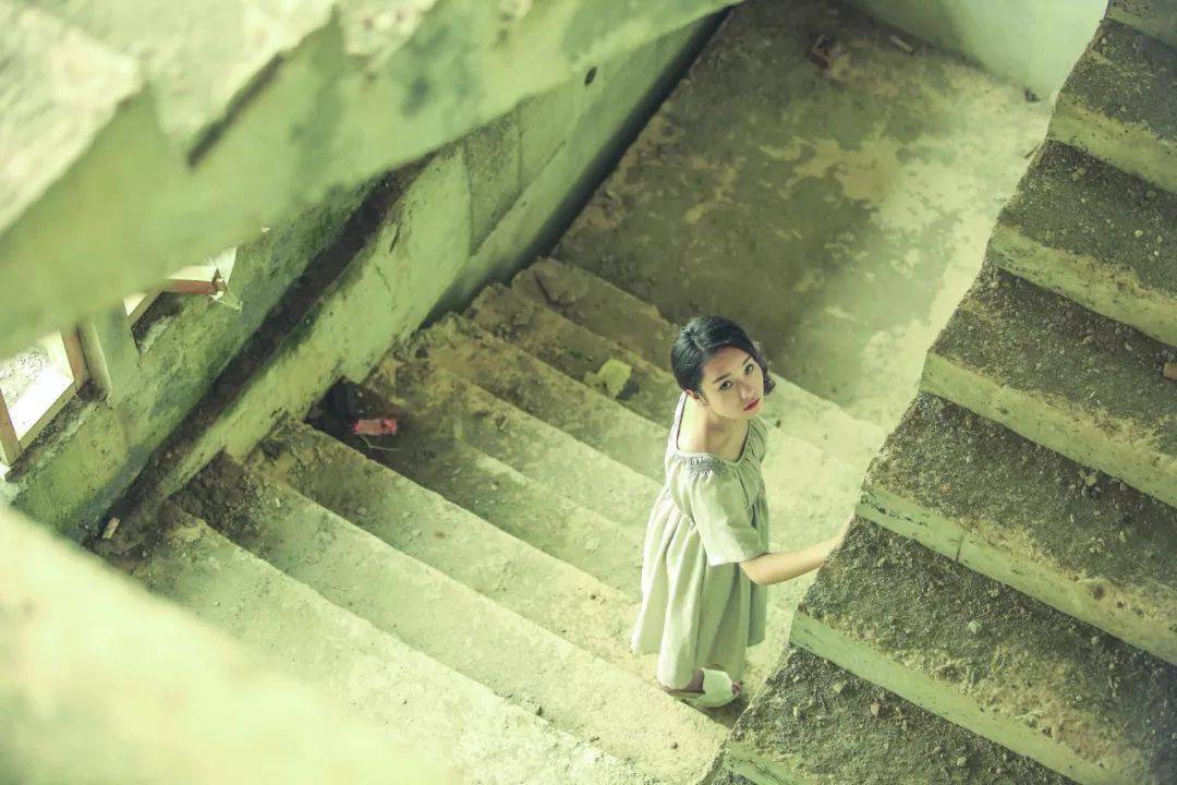 这几种人像构图,摄影高手都在用!_人物