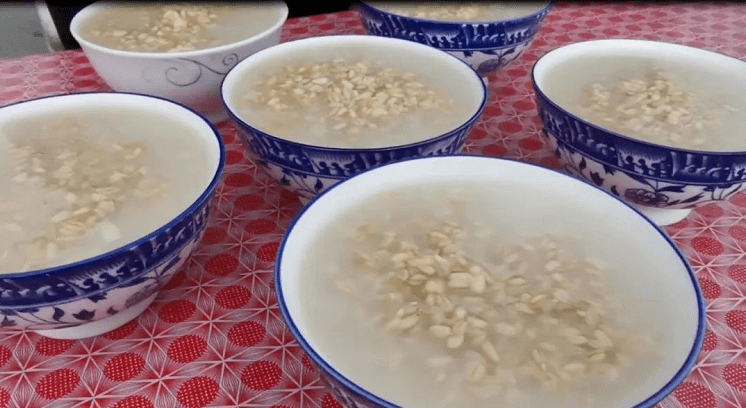 说到端午节吃的习俗,青海人少不了吃甜醅.