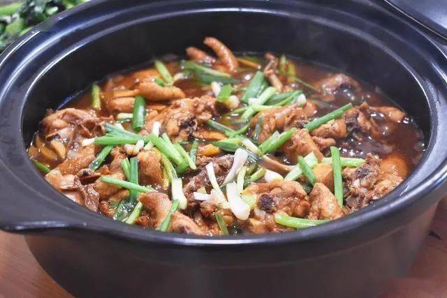 原创砂锅鸡煲不加一滴水直接焖,越焖越香肉汁浓郁满屋飘香,营养好吃