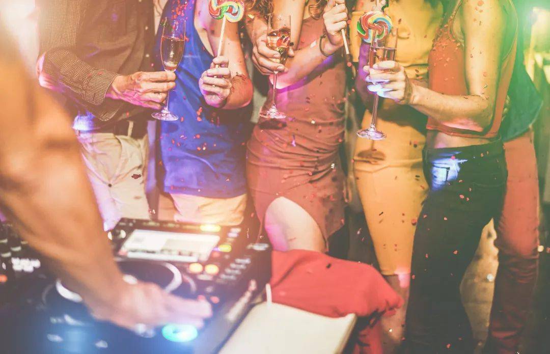 远离毒艾诱惑绽放无悔青春