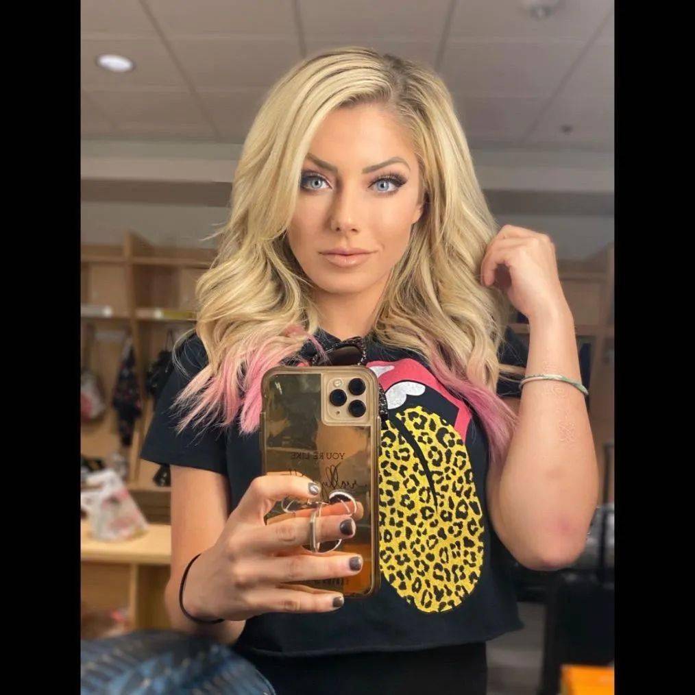 wwe女神布利斯公布新恋情疯狂网友扬言要杀其男朋友