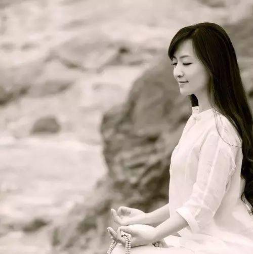 4善良慈悲的女人古训中说:男人心宽有财气,女人心善有福气.