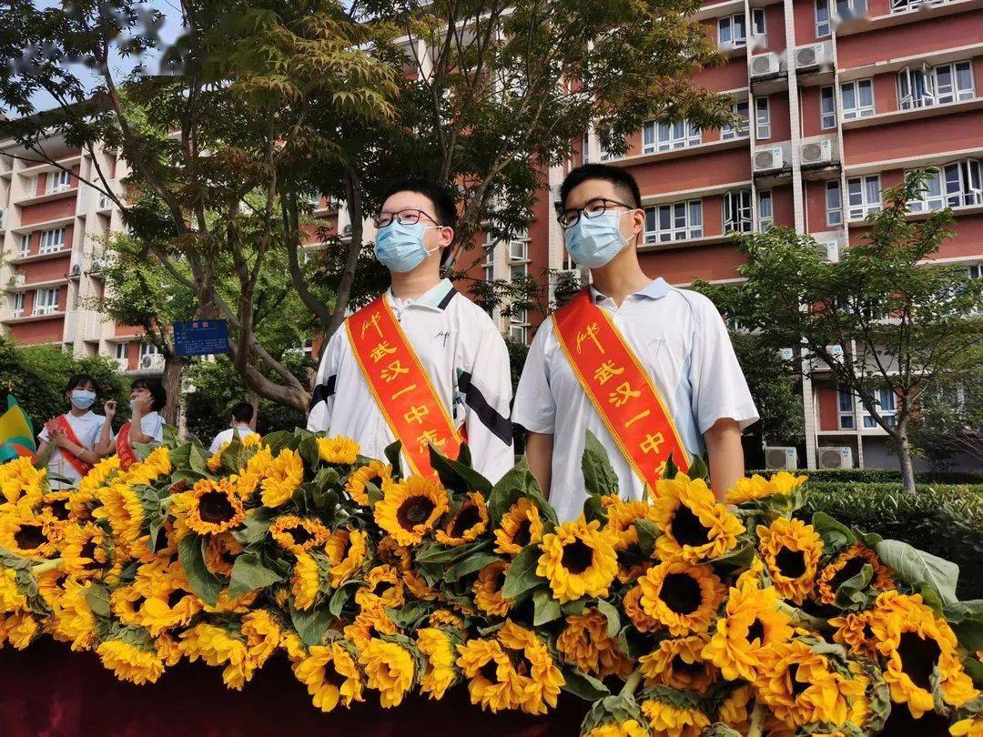 非常时期的非常成人礼——武汉一中2020届高三成人仪式