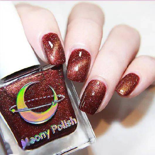 一瓶甲油,一块磁石,就能做出美甲店100块钱的效果!