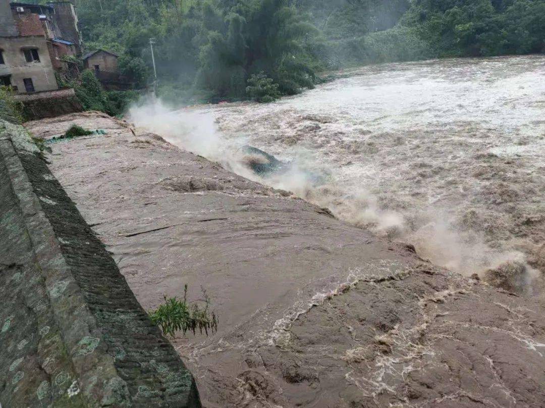 暴雨江津發布江河洪水山洪災害Ⅲ級預警