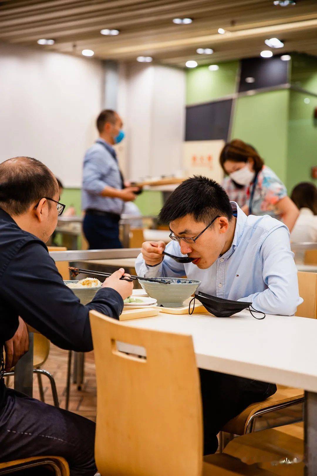 金融人的食堂,吃饭按g计算