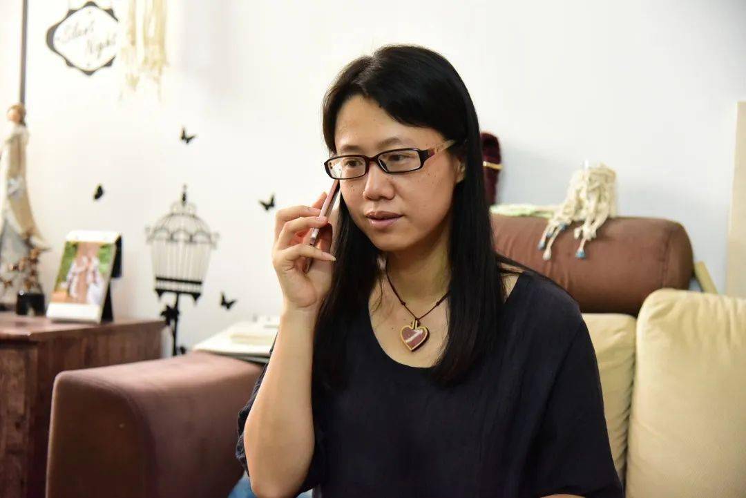 《厦门人的一天》:染在指尖的艺术_蔡黎翡