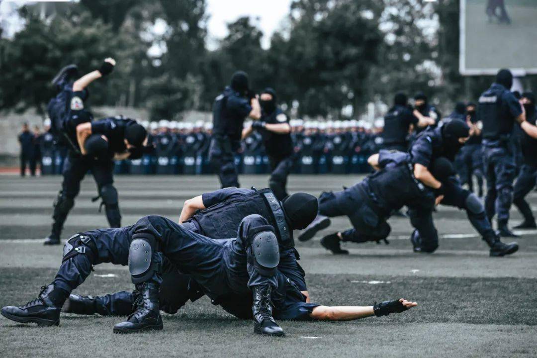 成都特警的"热辣"端午节_训练