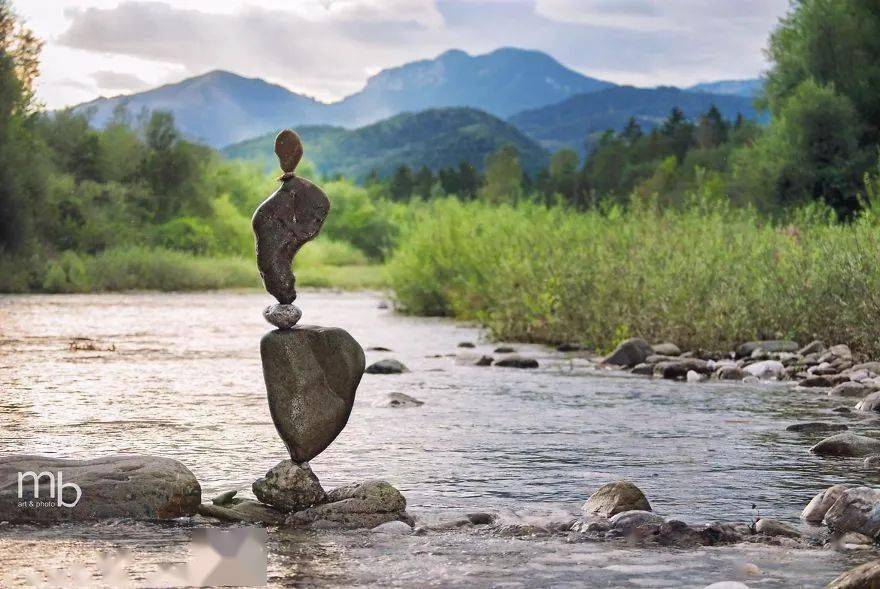 不可思议的叠石平衡艺术每一个作品都是一个奇迹