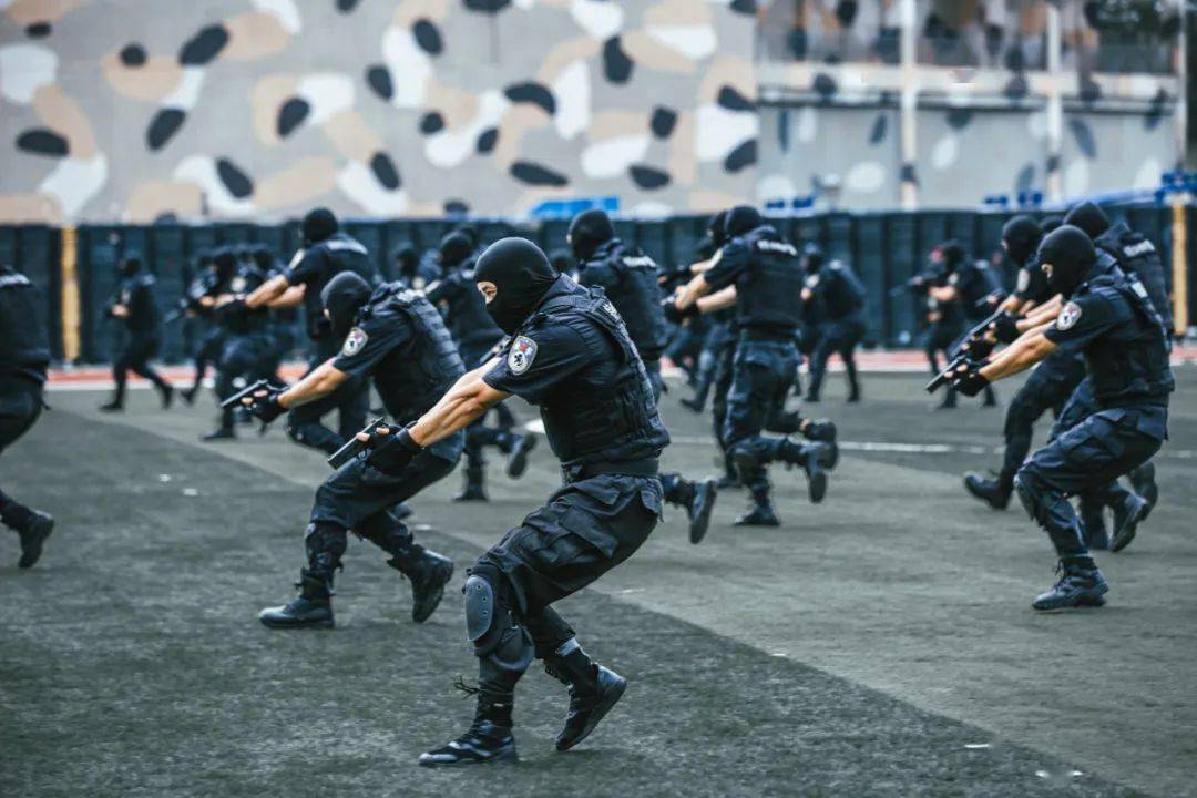 成都特警的"热辣"端午节