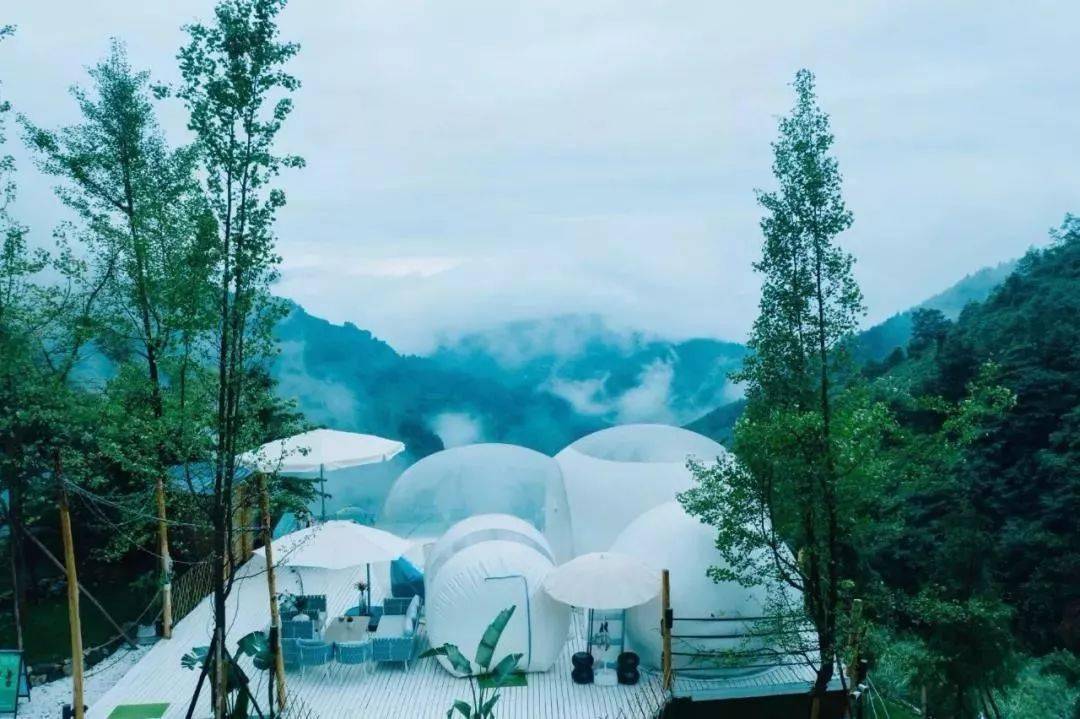 80后理工男,在妻子30岁生日时,送了她一座超级浪漫的天空之崖泡泡屋