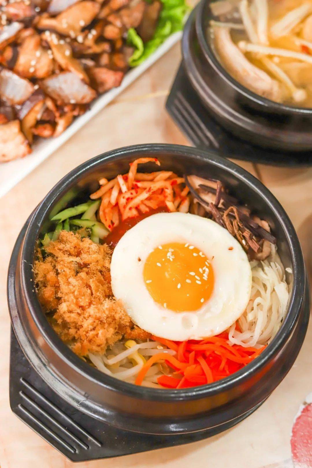 来吃韩料怎么能不点石锅拌饭呢,经典的全州石锅拌饭就是小贝的首选了.