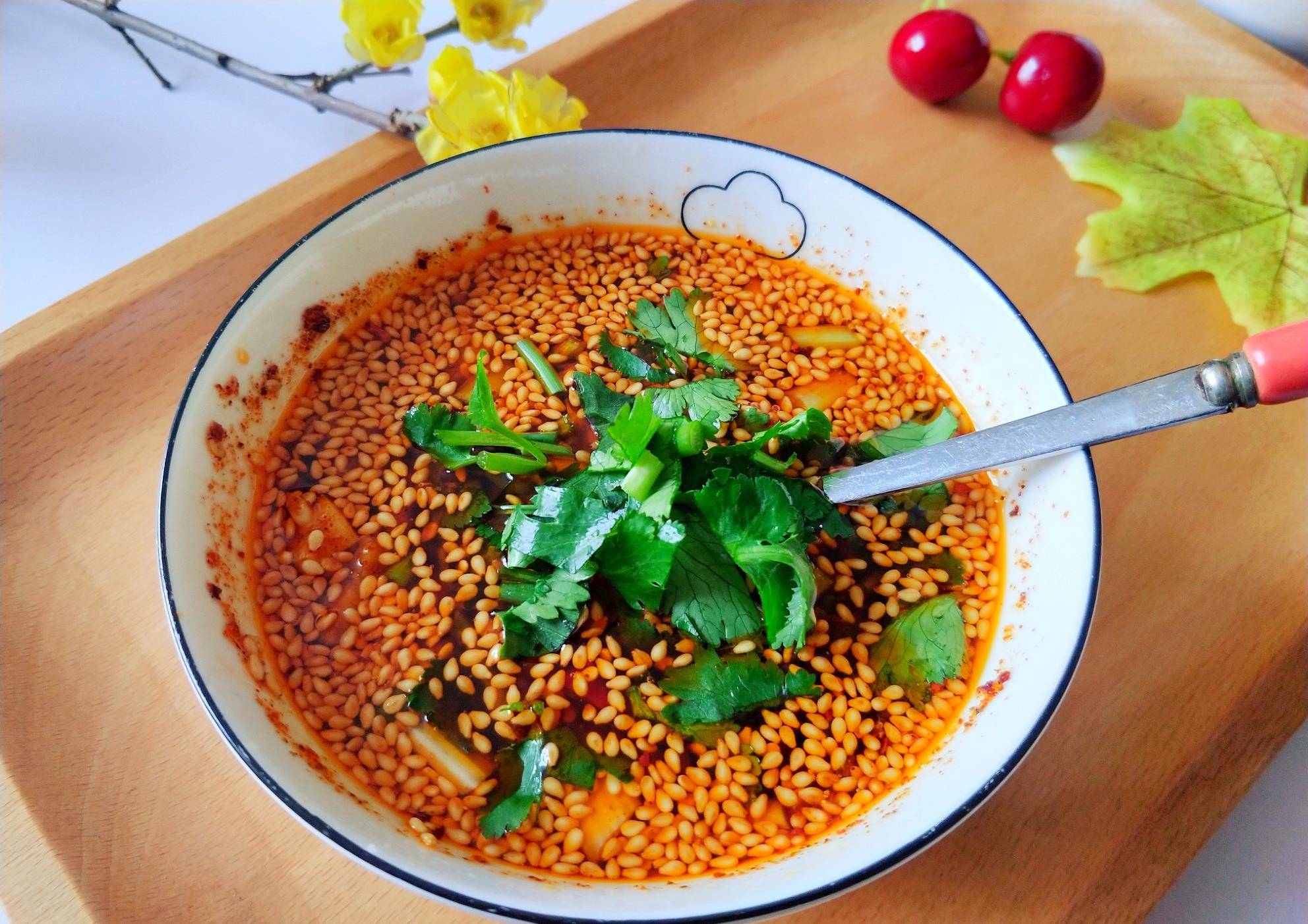 原创夏天调凉拌汁时别只会加盐大厨多加这1味不管拌啥都好吃