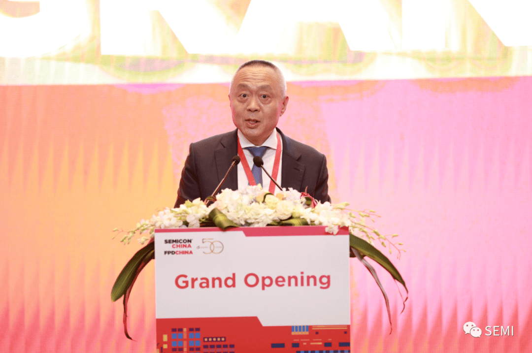 技术官程卫华长江存储联席首席技术官程卫华带来了《探索闪存发展可能