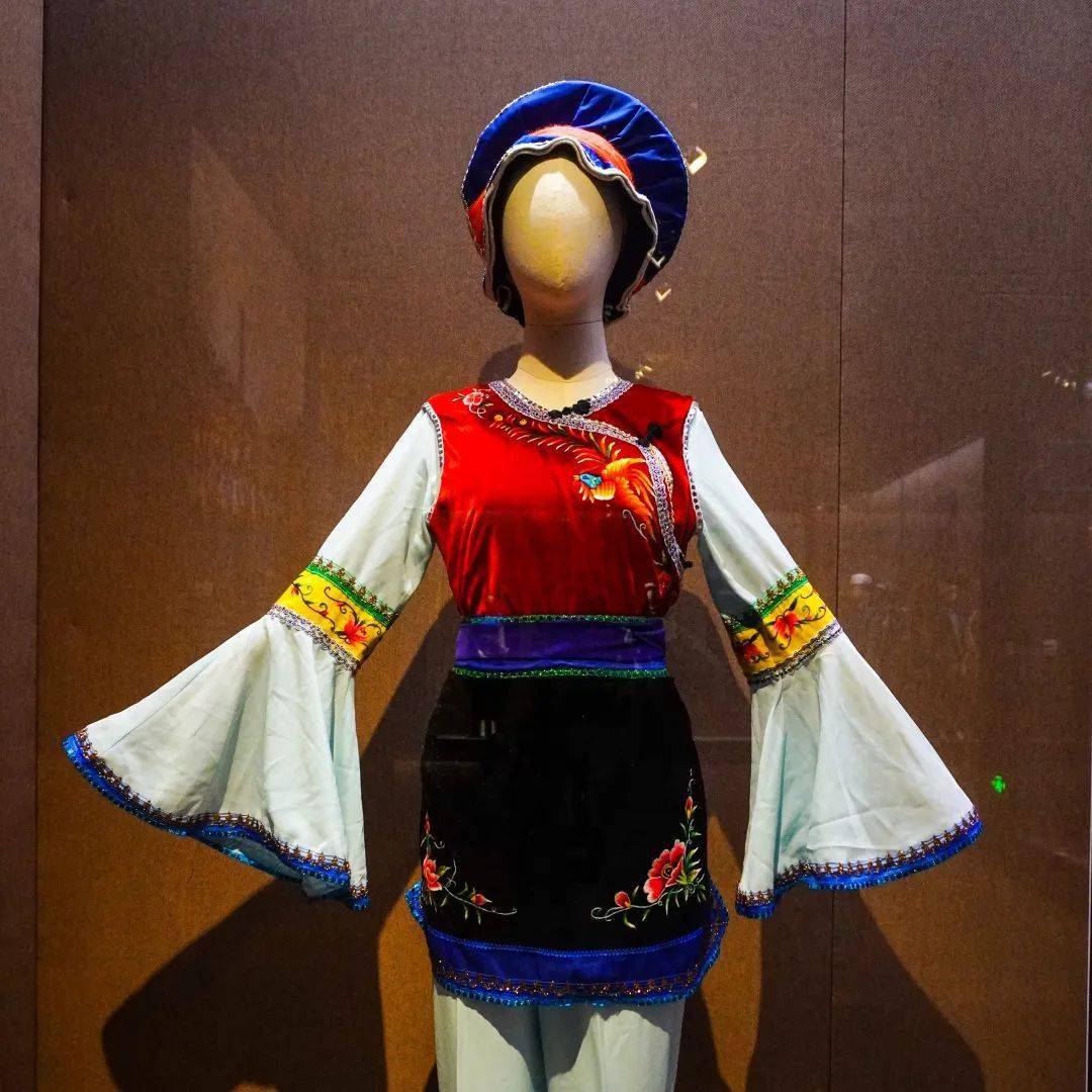 白族服饰精品展对话策展人上巧妙构思