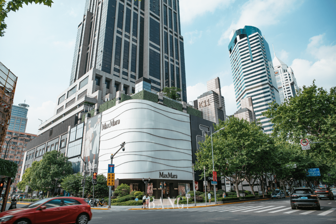 位于淮海中路的  k11近年来的表现可以说是十分突出,ta是首个将  艺术