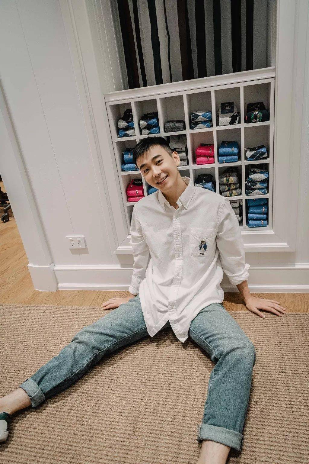 08@adam冠宇作为台湾新生代鲜肉演员在哪儿都能吸引人目光