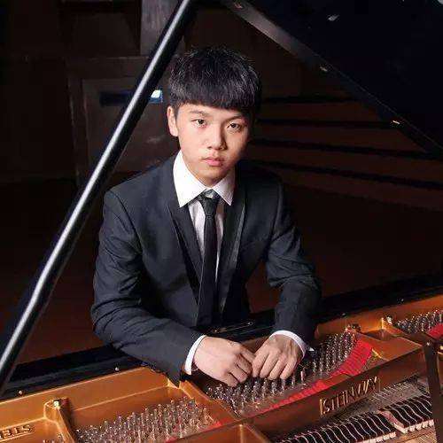 作者:吴悠,武汉音乐学院附中高三钢琴专业学生,湖北省钢琴学会会员,现