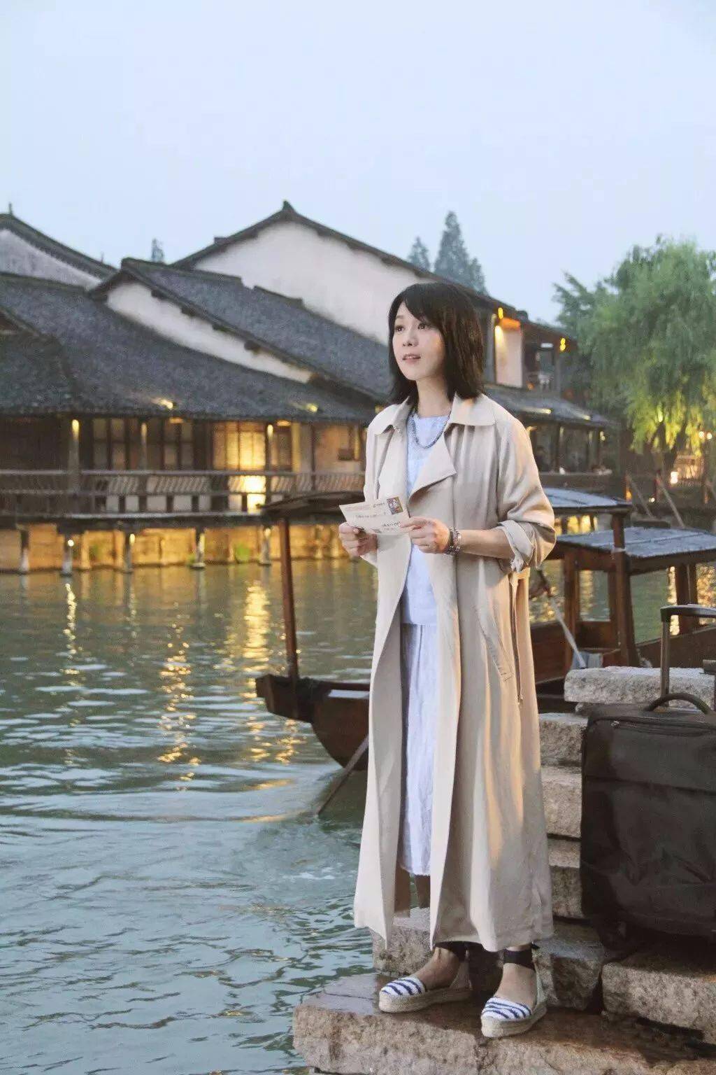 线条柔和但呈现直线感是自然风格的特征作为自然风格代表人物的刘若英