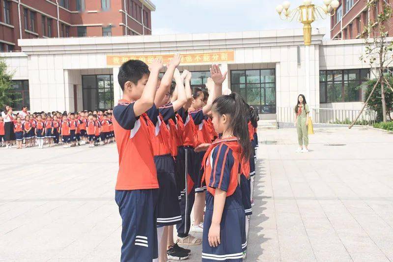 红领巾心向党,争做新时代好队员——临朐县朐阳学校举行新生入队仪式